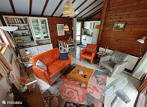 Woonkamer met ruime zit
